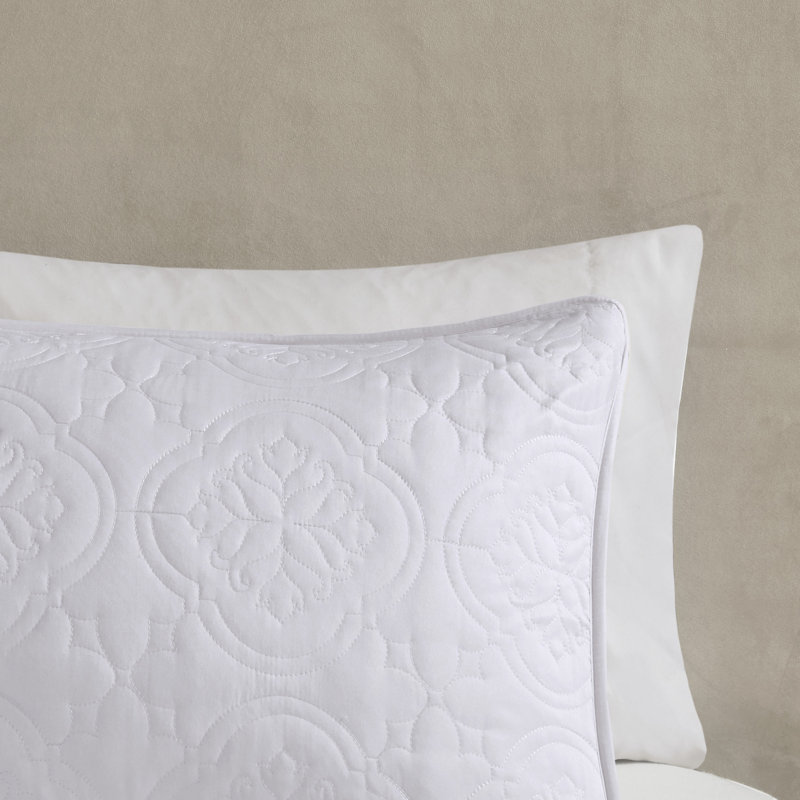Oakley 3 Piece Reversible Bedspread Set, Full/Queen Bedspread + 2 Standard Shams, White