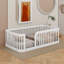 Structure de lit simple en bois avec clôture en bois-404564710