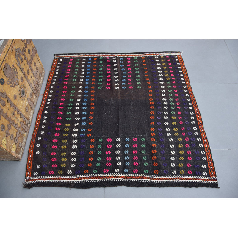 Tapis turc Vibrant tissé à la main avec motif géométrique en S dans des tons de noir