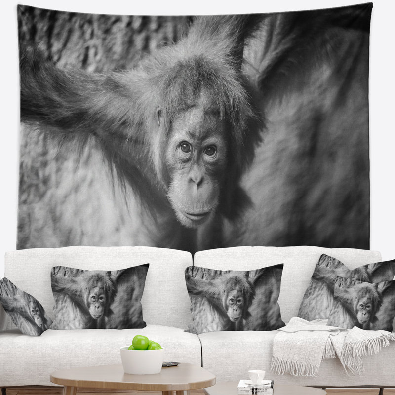 Tapisserie jeune orang-outan noir, H 68 po x l 80 po