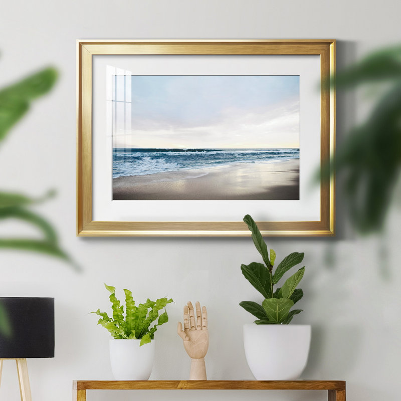Shimmering Dawn - reproduction de photo encadrée, Papier avec cadre doré, H 18,5 po x l 24,5 po x P 1,5 po