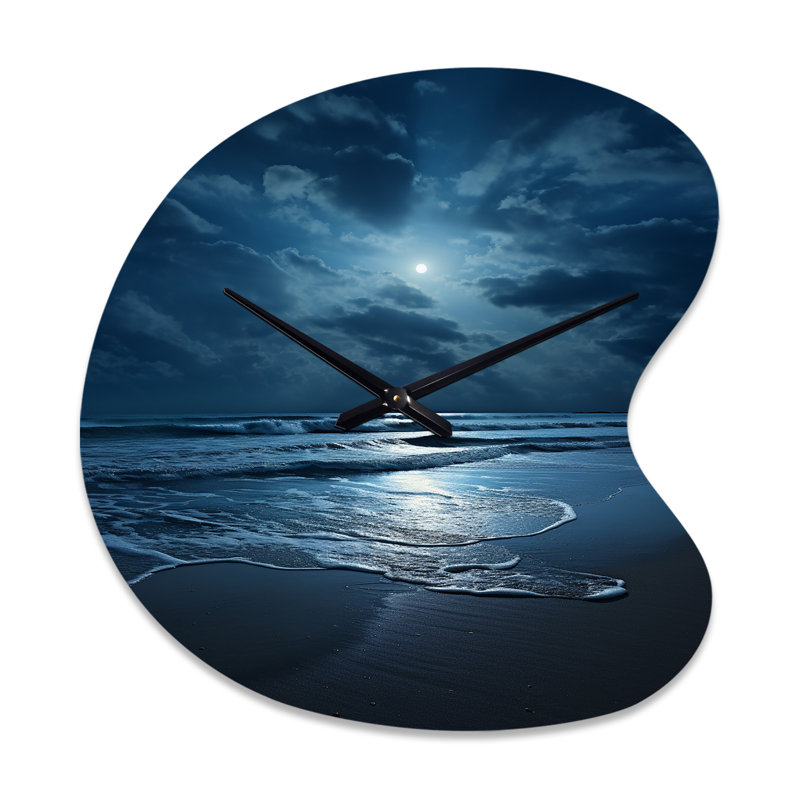 Beach Photo Serene Moonlight I - Horloge de plage asymétrique en métal, impression d'horloge murale bleue de forme irrégulière