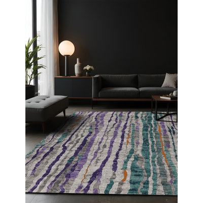 Tapis gris soyeux et moelleux