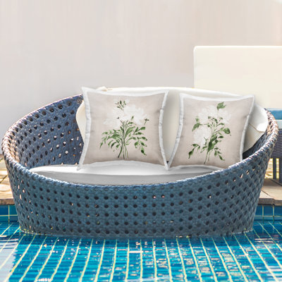 Ensemble de 2 coussins d'extérieur à imprimé fleurs blanches sur fond brun clair, design par Lucille Price, 18 x 7 x 18