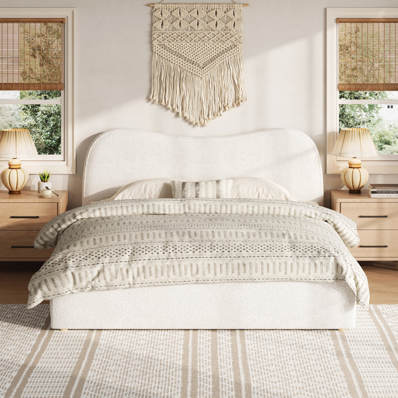 Très grand lit plateforme tapissier avec lattes en bois, élégant et confortable pour les chambres modernes, White