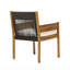Ensemble de salle à manger d'extérieur Celia pour 6 personnes, style côtier moderne, en bois d'acacia, avec chaises à accoudoirs tressés, coussins et table à lattes à pieds incurvés.