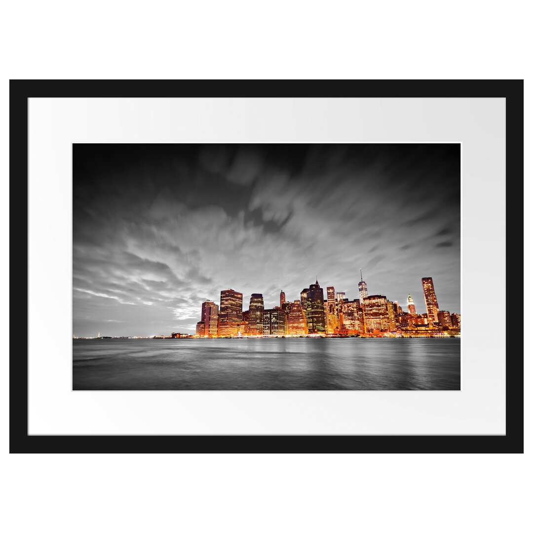 Gerahmtes Poster Skyline von New York bei Nacht