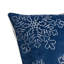 Coussin décoratif carré Rola, broderie flocon de neige argenté, velours bleu 20 pouces-122594752