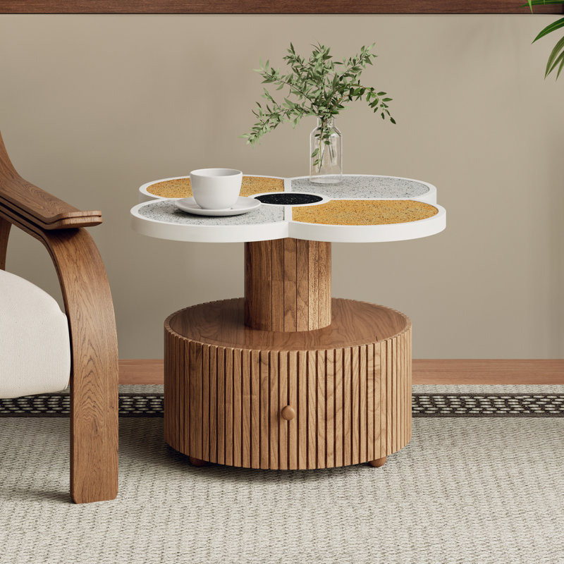 Table de chambre à quatre feuilles en forme de trèfle avec rangement, style artistique et fonctionnel, base en bois veiné, largeur 62 cm, rangement pour sous-verres, style nordique contemporain, dimensions
