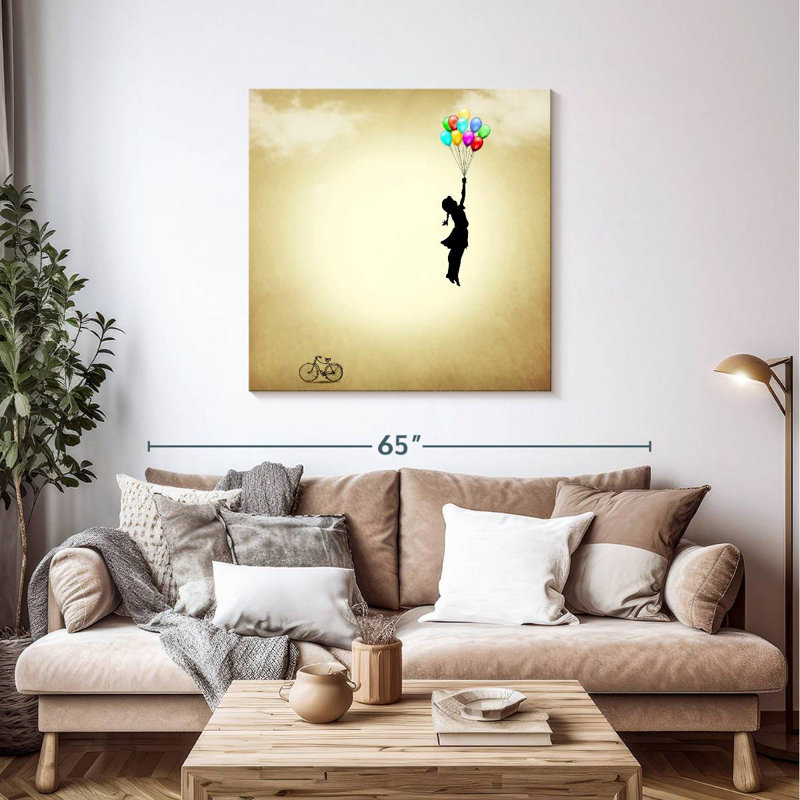 Fille Leisha avec ballon, H 39 po x l 39 po