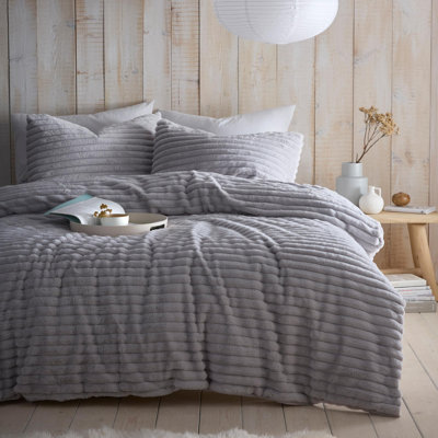 Polyester Striped Duvet Cover Set with Pillowcases Included