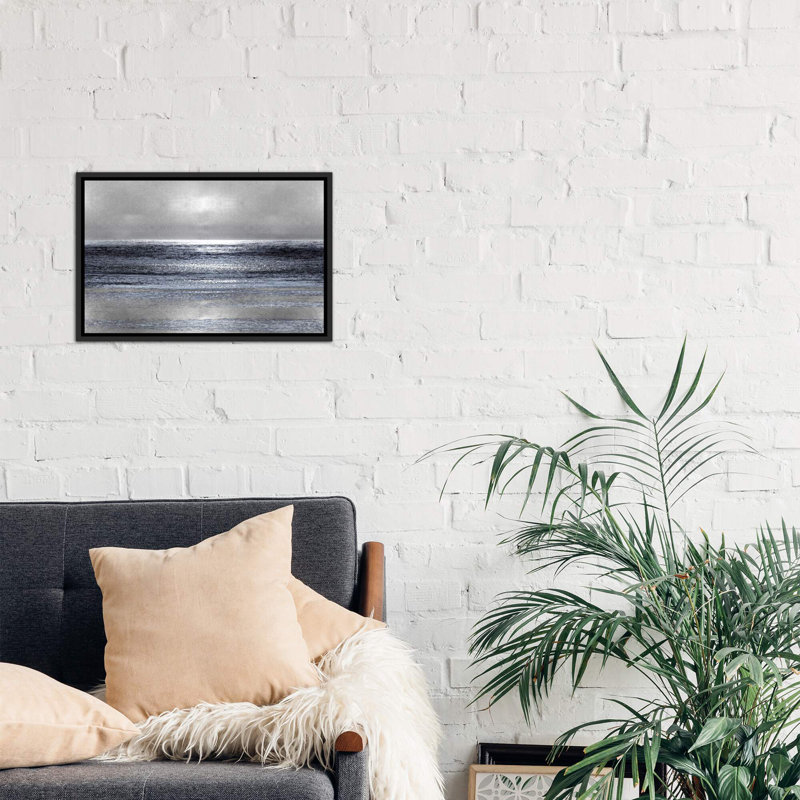 « silver seascapes iii » par michelle matthews-print, H 26 po x l 40 po x 1,5 po, Toile avec cadre noir patiné