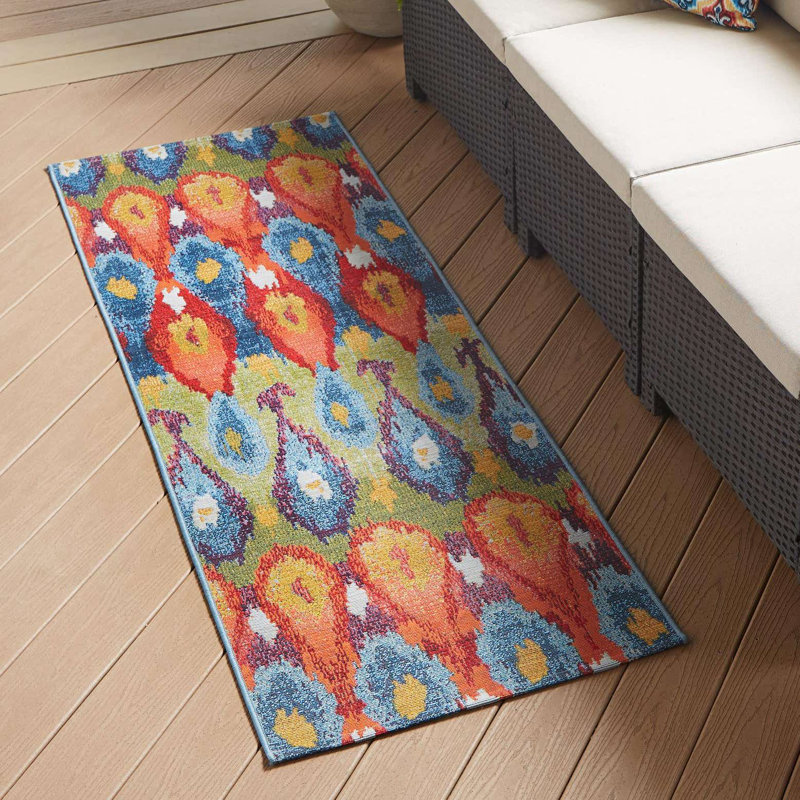 Tapis bleu intérieur / extérieur Newt Ikat, Tapis de couloir 2 pi 7 po x 5 pi 3 po