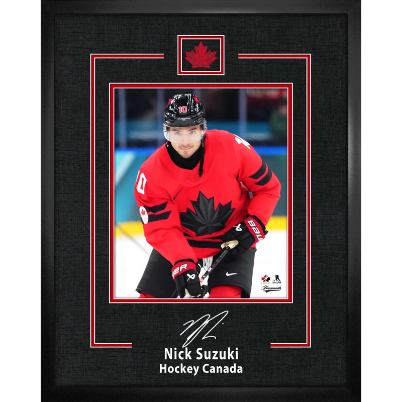 Nick Suzuki réplique encadrée 16 x 20 de Hockey Canada 2026