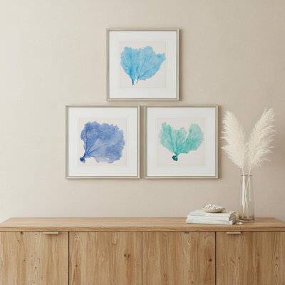Ensemble de trois impressions sur toile encadrées argentées II