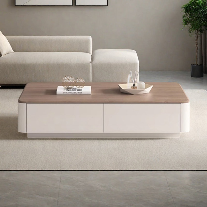 Table basse simple et moderne de style crème
