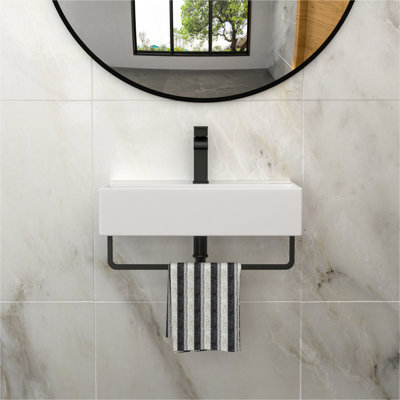 Lavabo de salle de bain mural rectangulaire en céramique 21 "x 12" avec barre à serviettes noire et trop-plein, robinet noir
