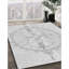 Tapis blanc/noir tissé à la machine-972836679
