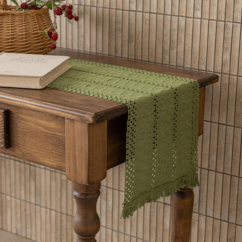 Chemin de table Boho vert sauge pour les décorations pour la maison d'été 12 x 72 pouces petite maison de campagne rustique en macramé tissé en jute et commode à café décorative