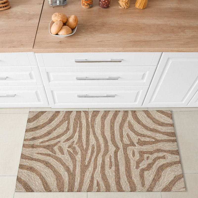 Afner Hand Tufted Animal Print Indoor / Outdoor Rug, Rectangle 2' x 3'