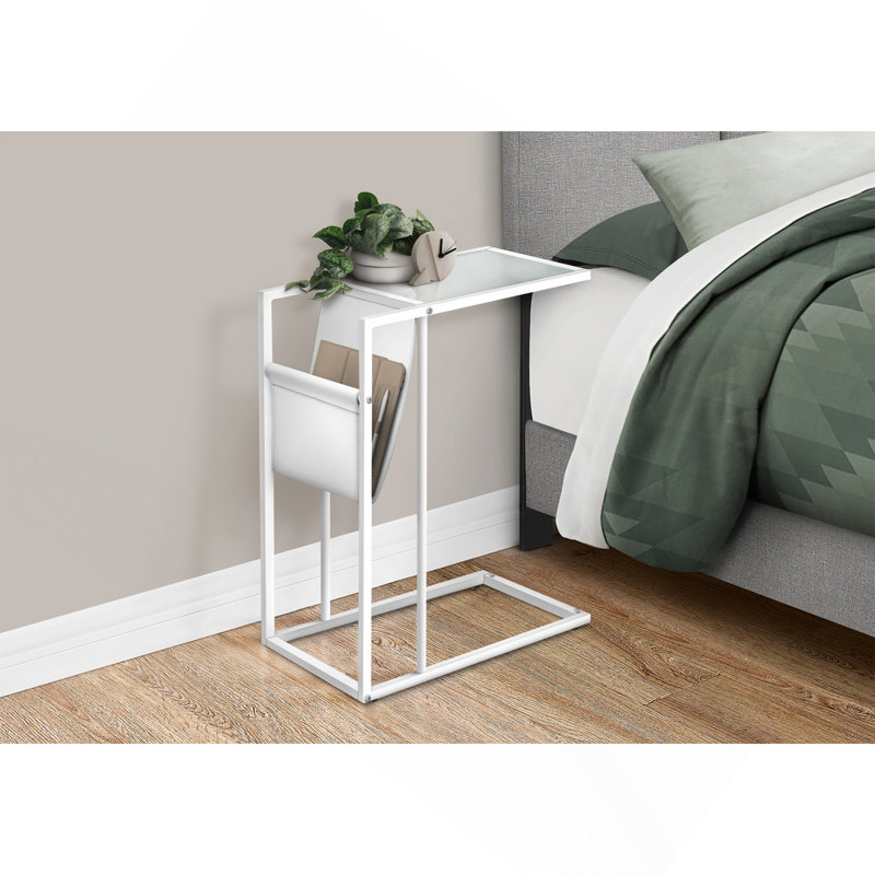 Table d'appoint, en forme de C, bout, côté, collation, rangement pour magazines, salon, chambre à coucher, aspect cuir blanc, métal blanc, contemporain, moderne