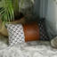  Housse de coussin décoratif en similicuir rayé