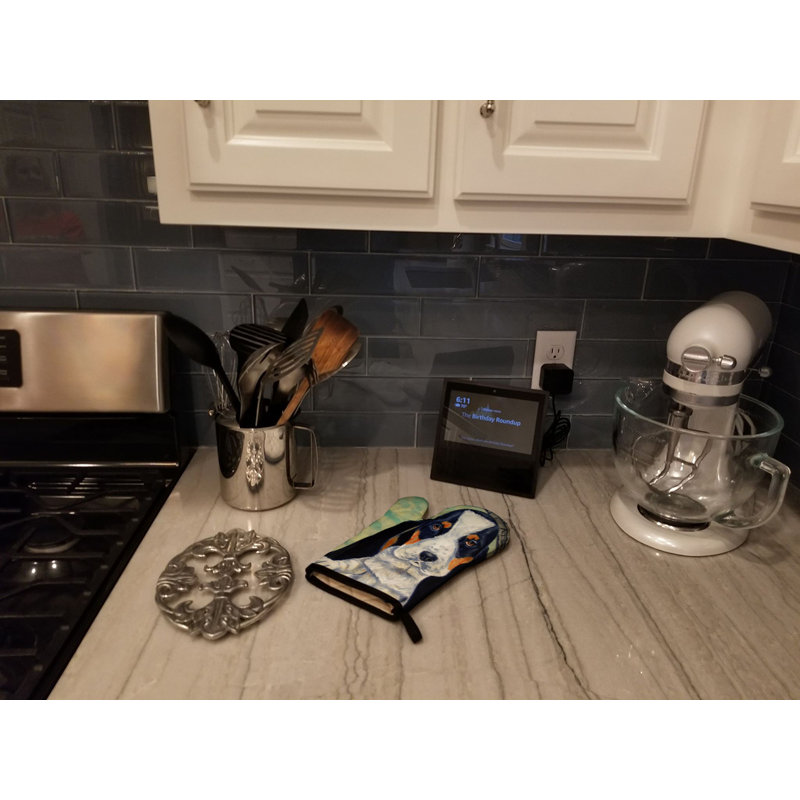 Basset hound sur la branche Oven Mitt
