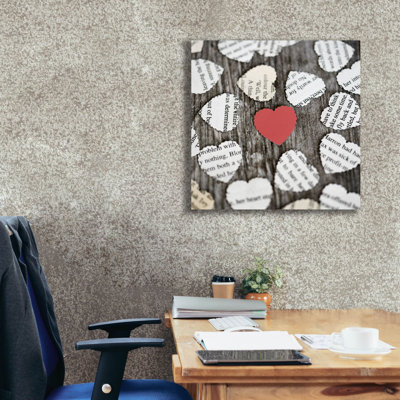 «Red Heart with Heart Book Pages» par Tom Quartermaine - impression sur toile tendue