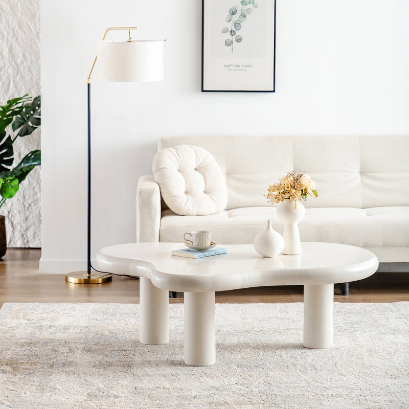 Table basse moderne et élégante pour le salon avec des caractéristiques polyvalentes