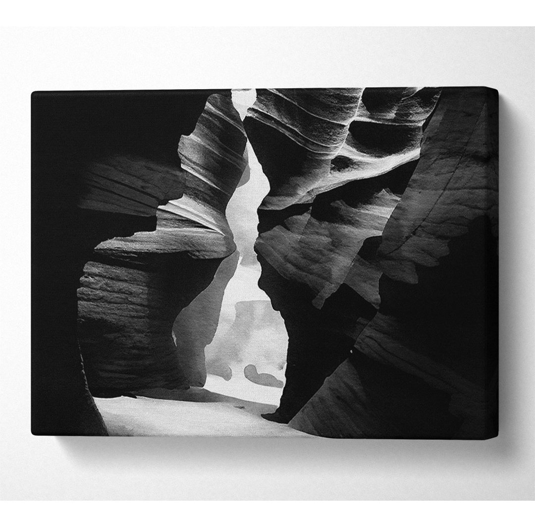 Die Höhlen Türöffnung B N W - Kunstdrucke auf Leinwand - Wrapped Canvas