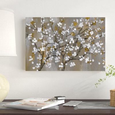 Fleurs peintes en blanc et brun