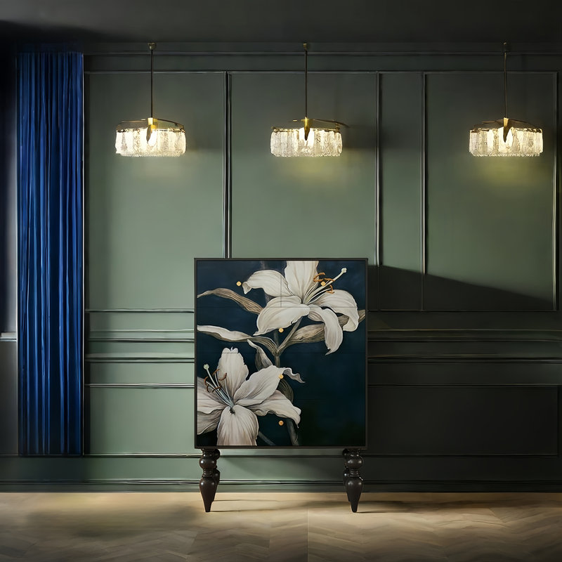 Armoire décorative à motifs floraux français