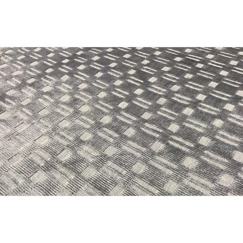 Geometric Area Rug in Silver, Rectangle 5'9" x 8'9"