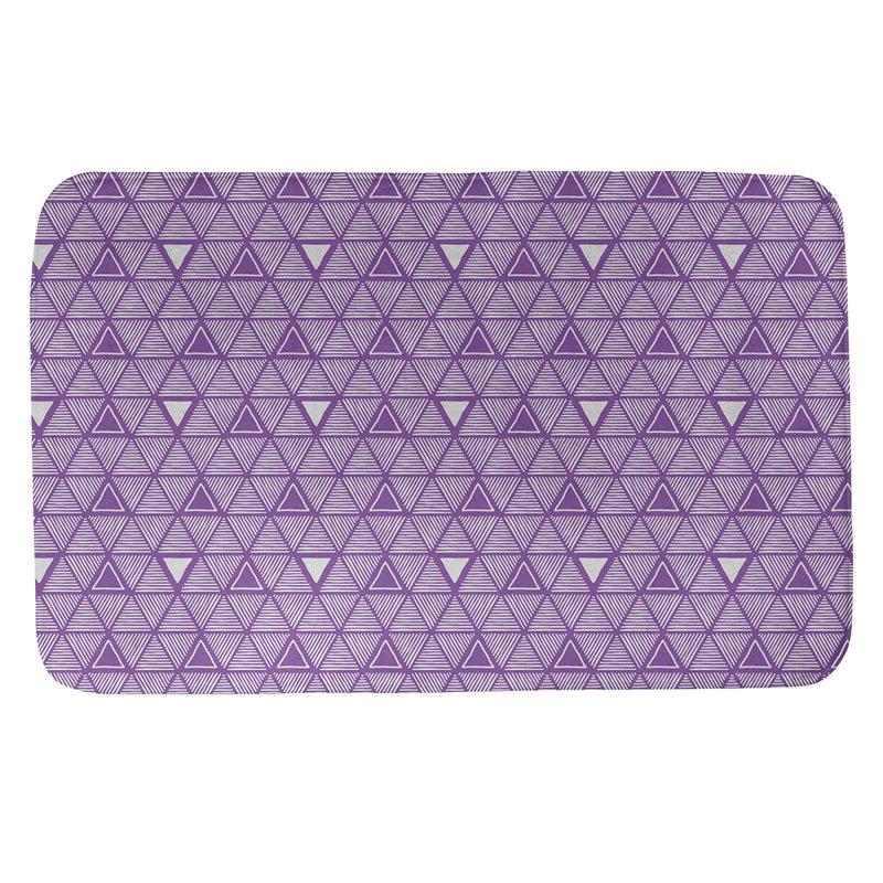 Tapis de bain géométrique à motif de triangles dessinés à la main, l 17 po x L 24 po, Violet