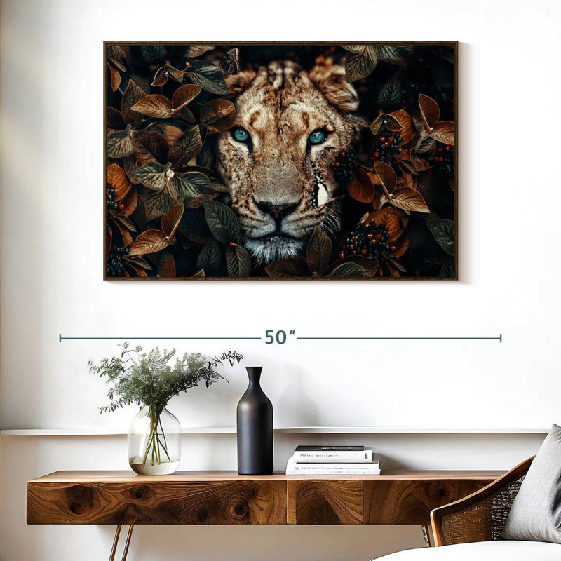 Lionne I, Cadre flottant noyer, 40 po x 27 po
