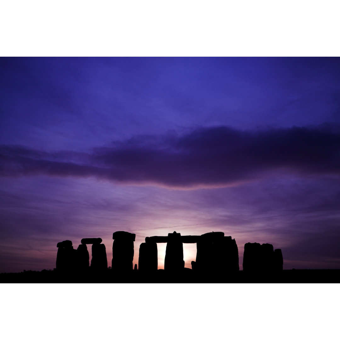 Stonehenge bei Sonnenuntergang von Dkgilbey - Wrapped Canvas Photograph