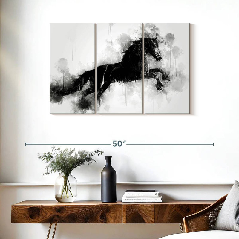 Cheval Brampt qui court en noir et blanc, H 24 po x l 38 po