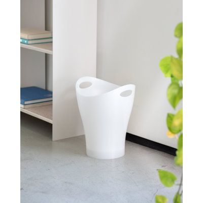 Panier à déchets demi-cercle en plastique avec poignées intégrées - 2,5 gallons - Basics par Wayfair ™