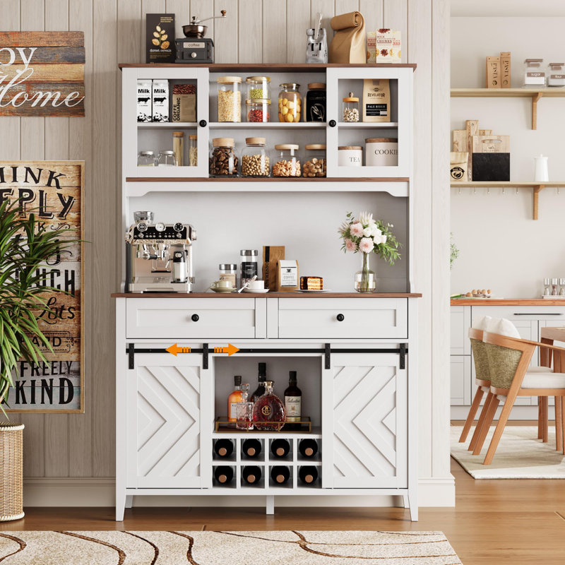 Armoire de bar 72 po avec porte de grange coulissante de style campagnard, grand buffet de cuisine avec bahut, station de charge, 2 tiroirs, 8 tablettes de rangement, bar à café rustique à DEL pour la salle à manger, blanc