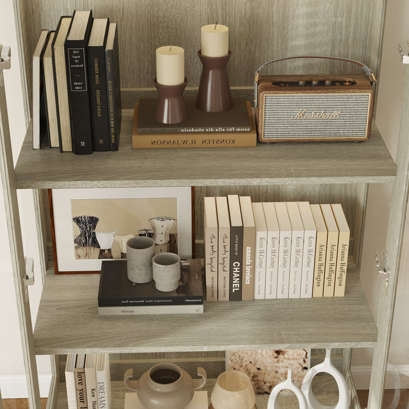 Armoire rustique avec lumière chaude