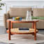 Table basse moderne en bois massif à double couche avec plateau en verre et tablette en rotin PE