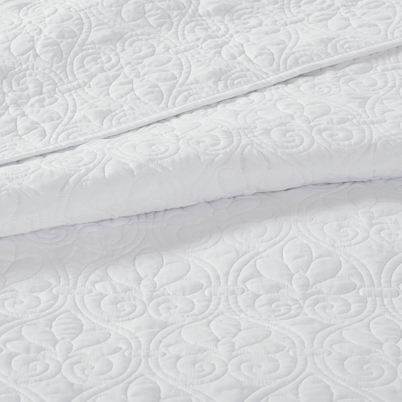 Quebec White Reversible 3-Piece Full/Queen Quilt Set, White, Full/Queen Coverlet + 2 Standard Shams