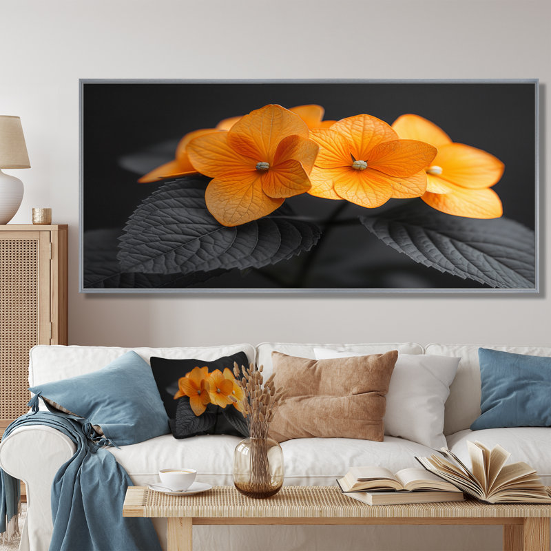 Orange orange, parfum d'hydrangées et d'hortensias muraux, H 28 po x l 60 po, Encadrement argenté