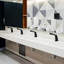 Robinet de salle de bain sans contact au design noir mat élégant pour un confort moderne mains libres