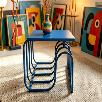 Table de bout carrée moderne.