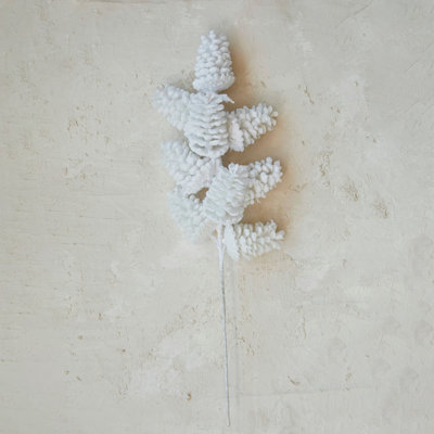 Fausse pomme de pin floquée avec finition neige