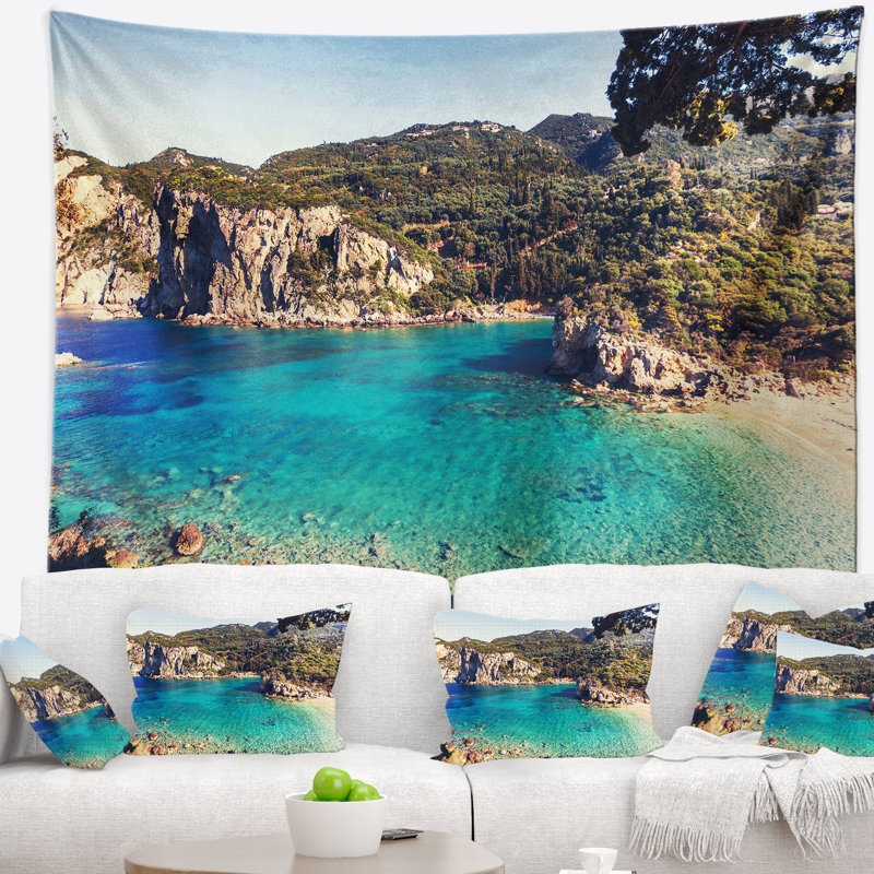Tapisserie Rocky Beach avec eau turquoise, H 32 po x l 39 po