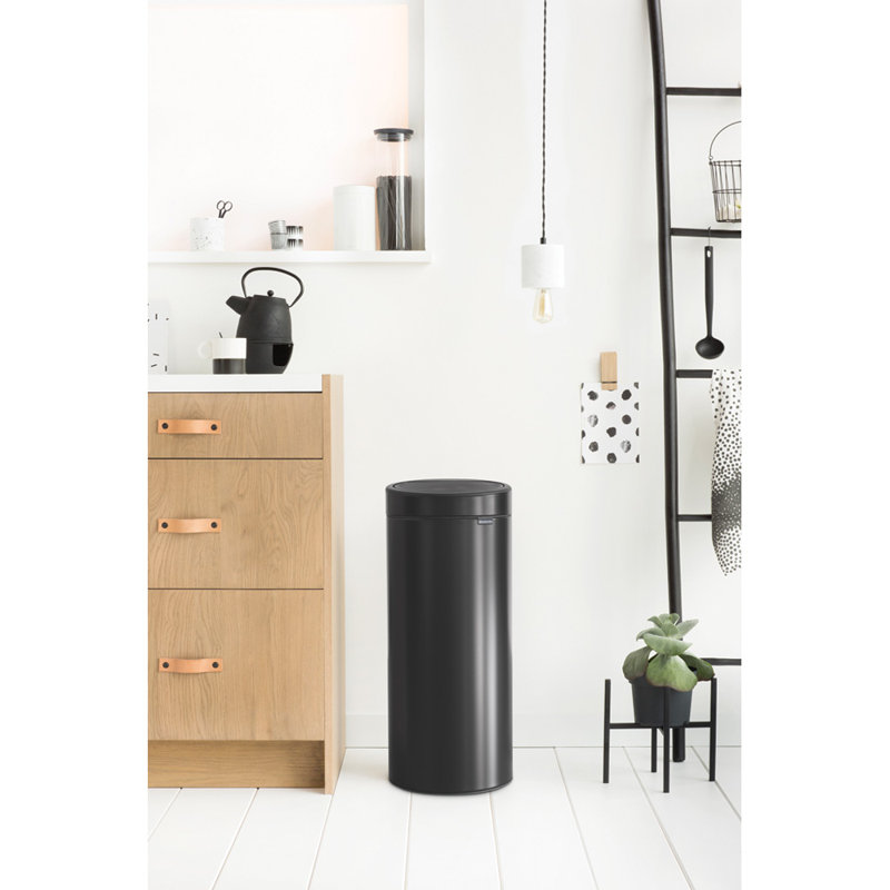 Poubelle à couvercle tactile 8 gallons Brabantia, Noir mat