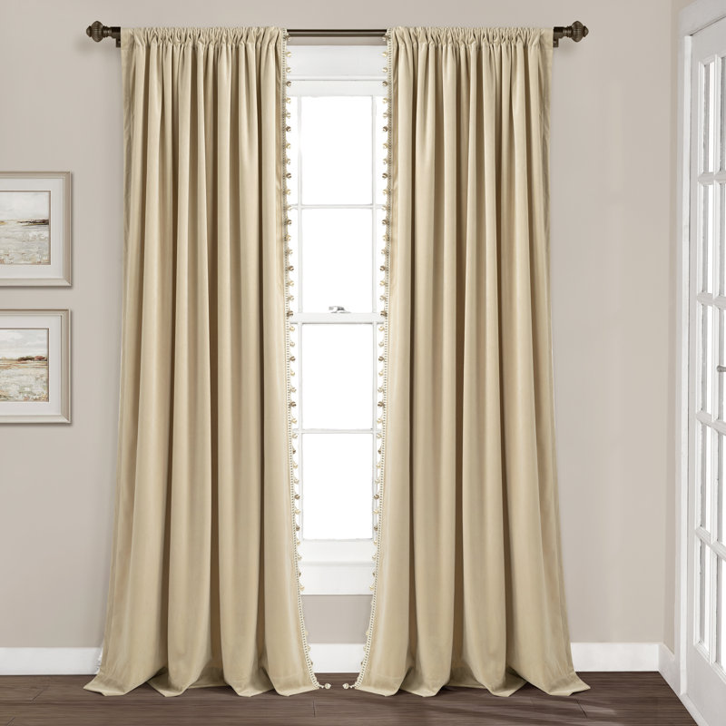 Rideau en polyester de luxe avec garniture de pompons soyeux, Taupe