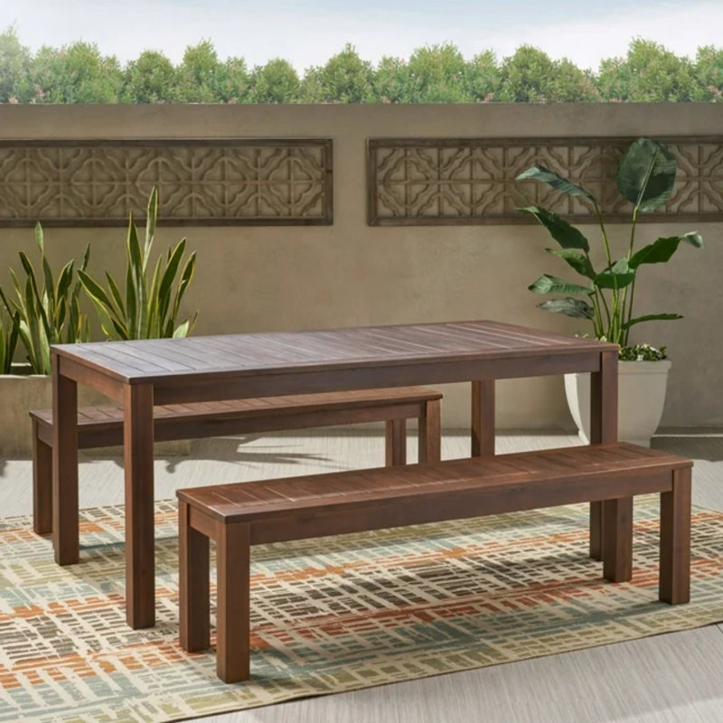 Table d'extérieur et deux bancs